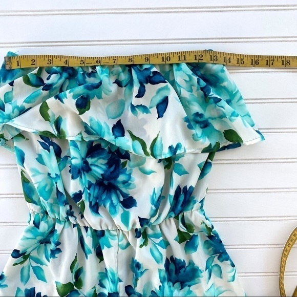 Tropical floral shorts romper Size Small - Picture 8 of 13